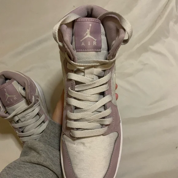 Jordan 1s Retro Heiress Plum - Picture 6 of 10
